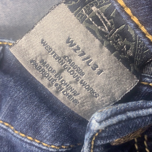 Silver Jeans - Picture 9 of 10